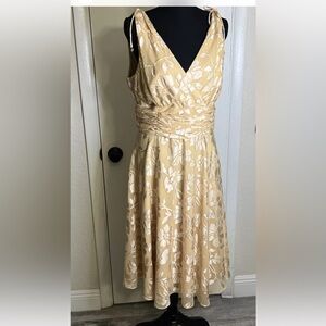 Narianna Women’s Gold  With Beads Dress Size L Sleeveless Dress Zip.